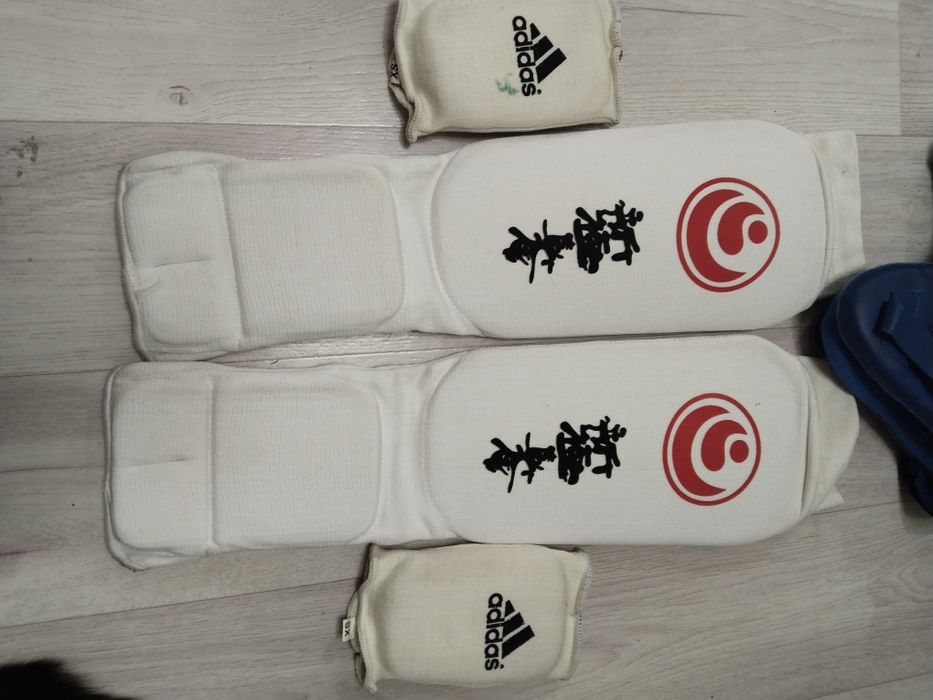 Шлем перчатки для бокса продам