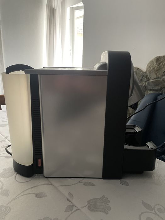 Aparat de cafea Nespresso Professional  CS100