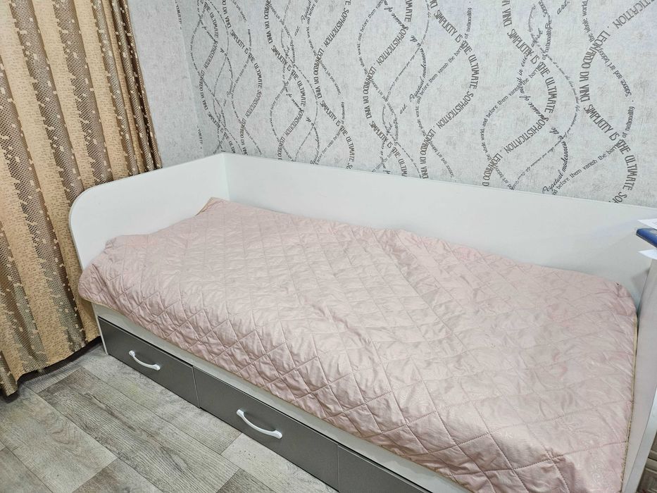 Продам детскую кровать бу