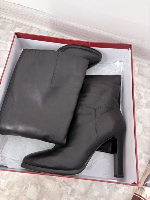 Продам женские кожаные сапоги