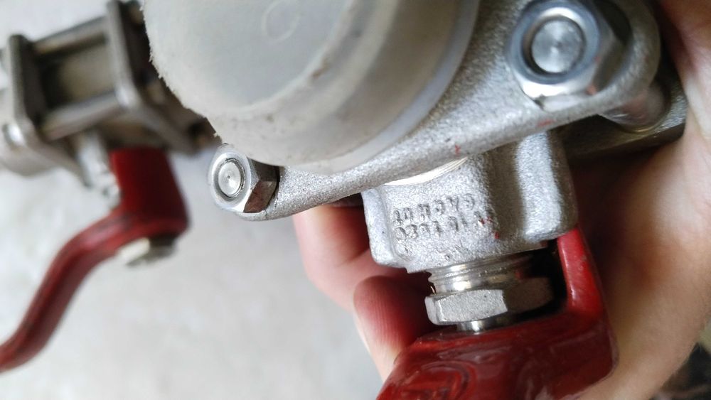 Кранове за вода спирателни и манометри