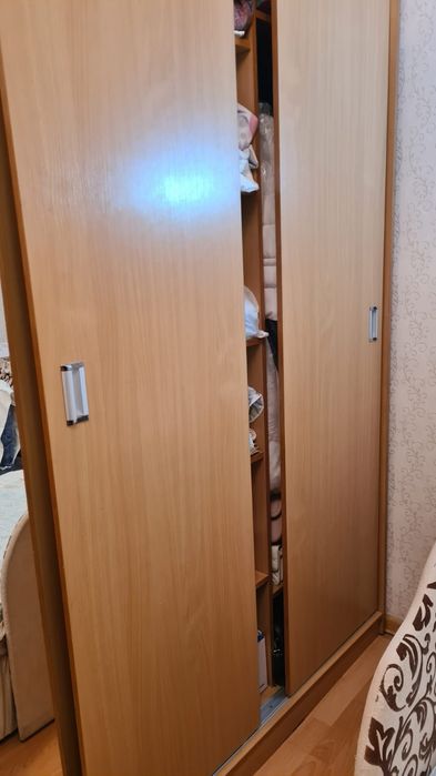 Шкаф для одежды с раздвижными дверцами