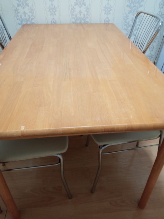 Деревянный кухонный стол