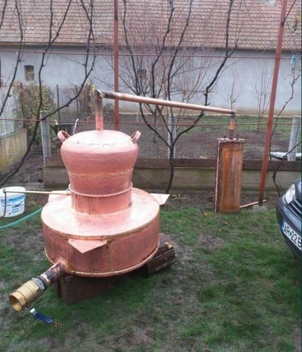 Vând cazane de țuică din cupru alimentar orice mărimea mai multe infor