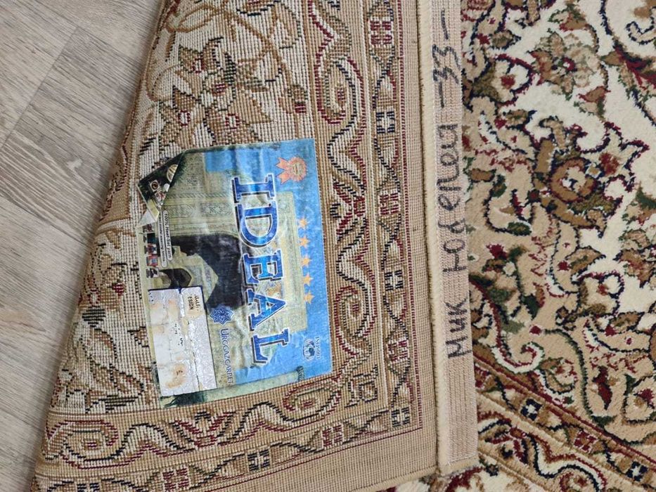 ковер  2*3 м в отличном состоянии