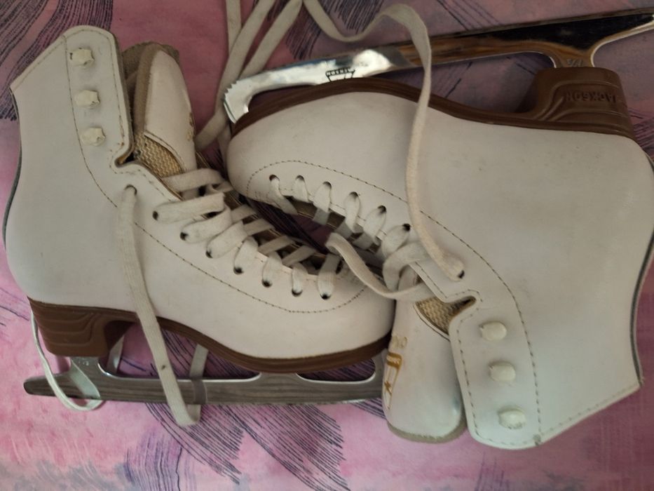 Vând patine gheață Jackson Mystique marimea 30