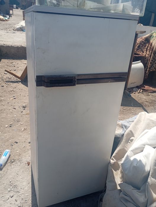 Продам двухкамерный холодильник