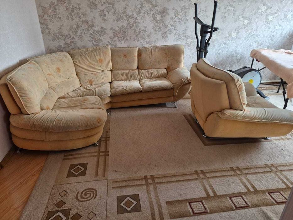 Продам диван с креслом и ковер
