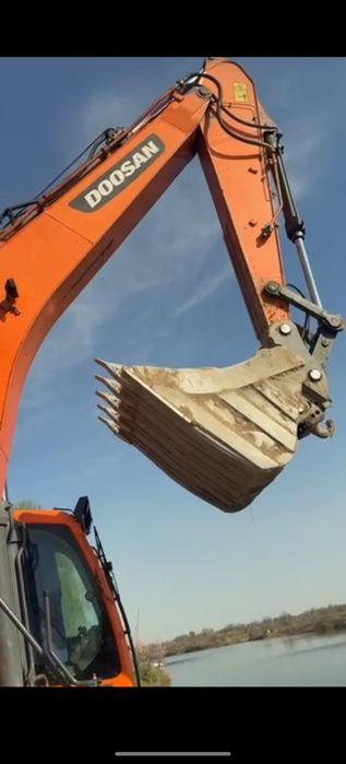 Ekskavator Doosan225 yili 2019 narxi 130000$