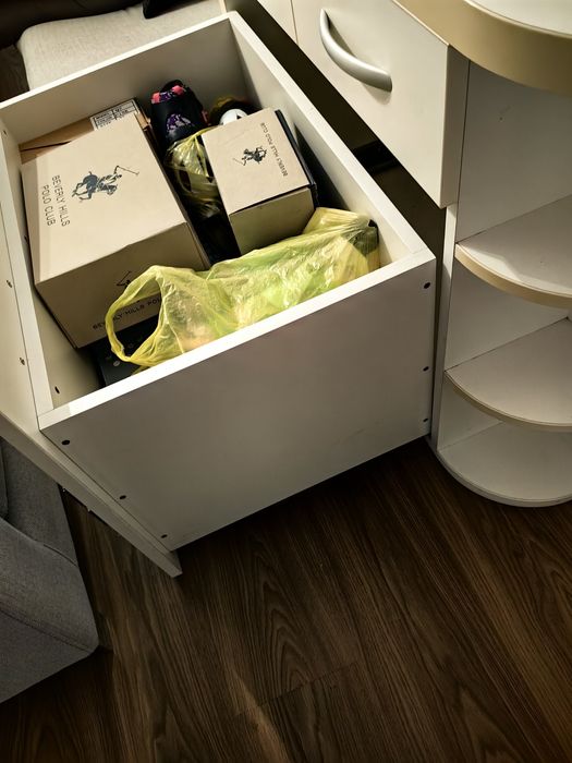 Скрин с чекмеджета