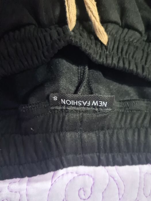 Vând pantaloni băieți.