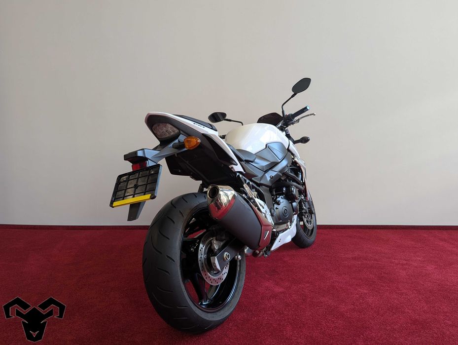 Suzuki GSR 750 ABS | CAPRA Motors