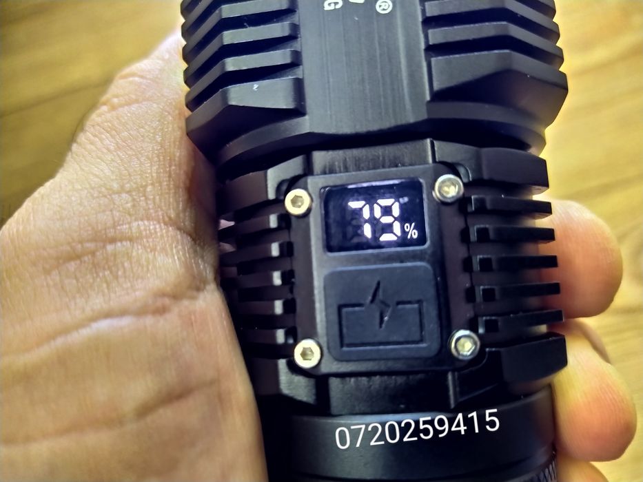 Lanterna Profesionala cu Led Tip Laser si Display, Raza de 2 km