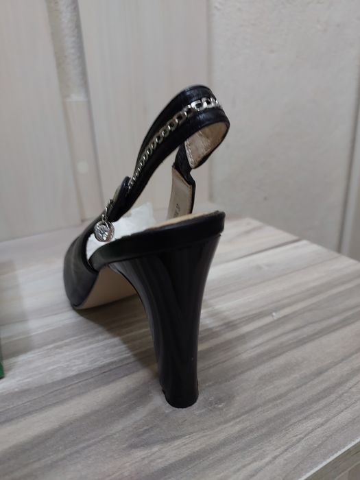 Продам босоножки