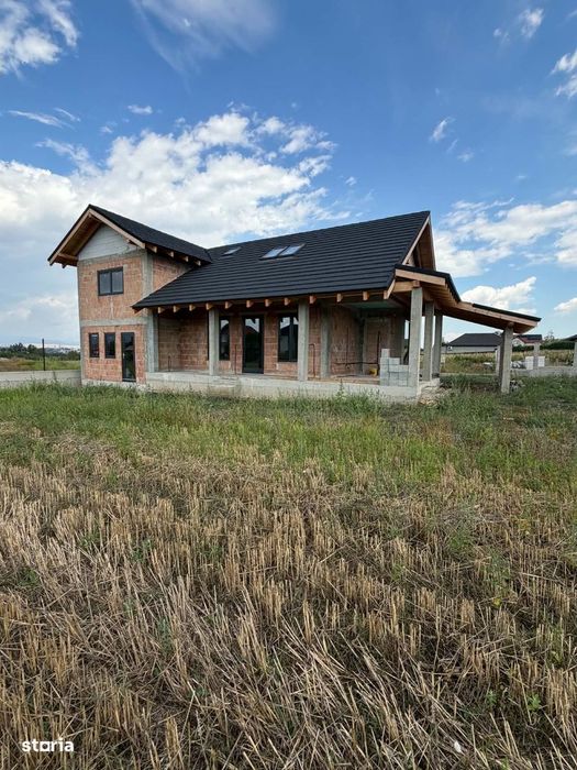 Casă la roșu de vânzare | 182 mp utili | Teren 550 mp