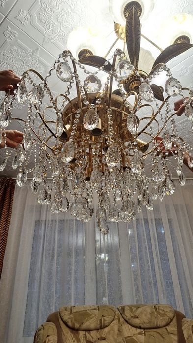 Продаётся люстра