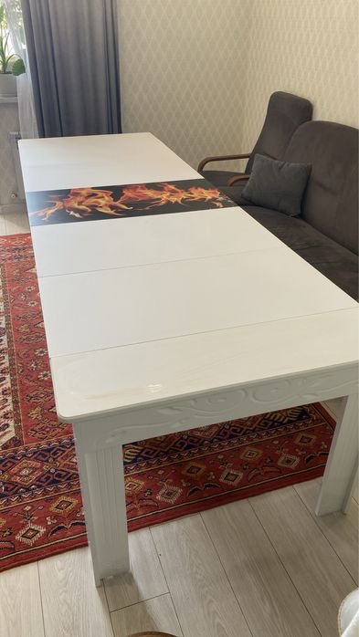 Стол для гостинной