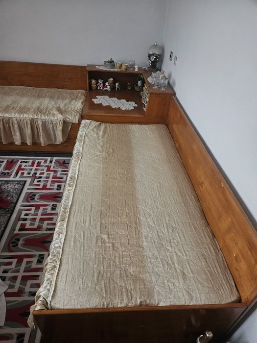 Ъглова спалня с ракла - масив