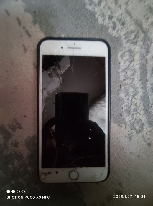 Продам Айфон 8       .