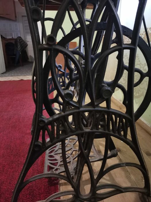 Mașină de cusut Naumann