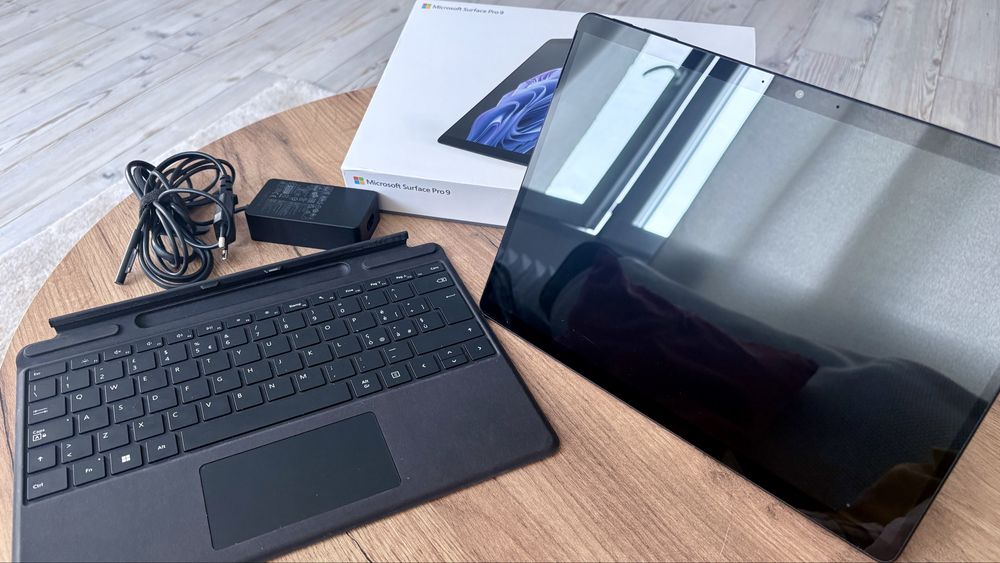 Microsoft Surface Pro 9 Intel i5 Gen 12, 16GB RAM 256GB SSD