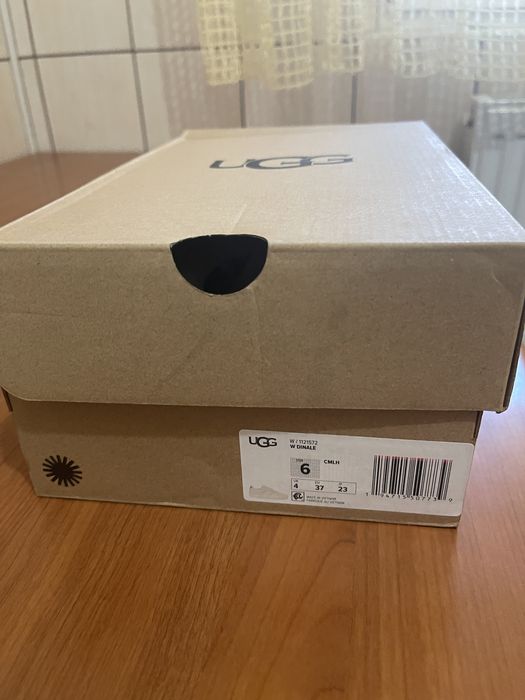 Ugg Dinale snickers/tenisi piele