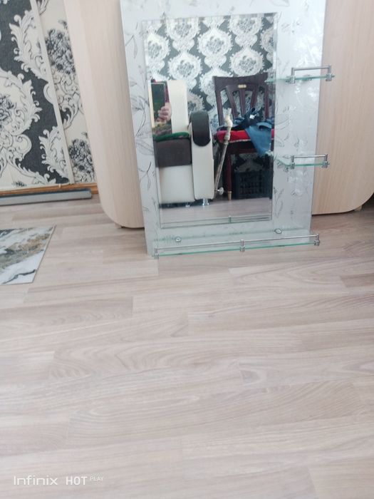 Продали зеркало , диван, прихожая