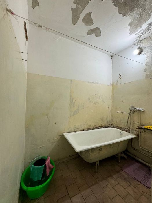 Коратош 3/4/9 Без ремонт бал: 2х3 обш: 80 кв.м Чорсу Корзинка Макро