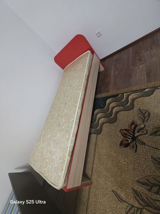 продам кровать детскую   80*200