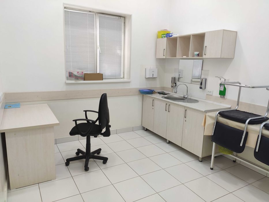 Продам действующая мед.клиника, 10 комнат 145 кв.м..