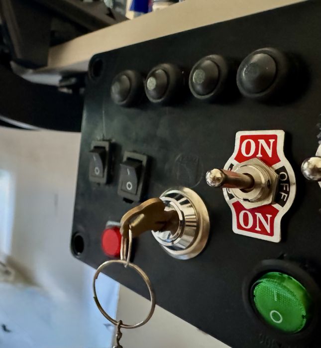 Realizez button box la comanda