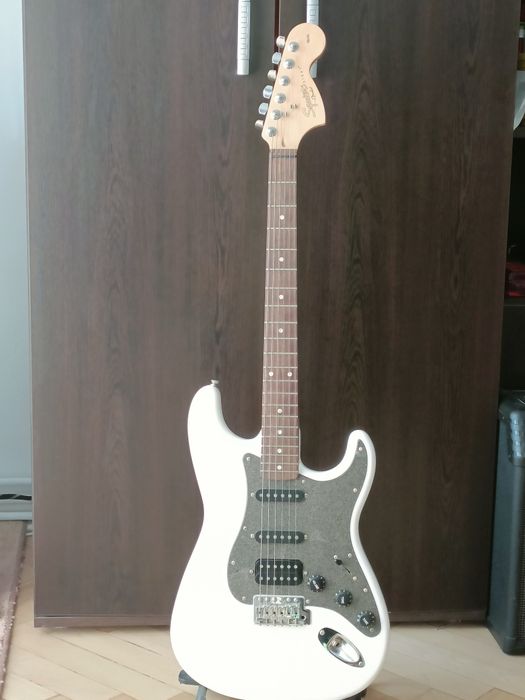 Chit. Squier by Fender
