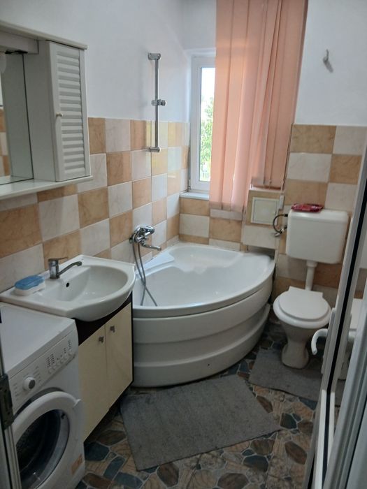 Închiriez Garsoniera