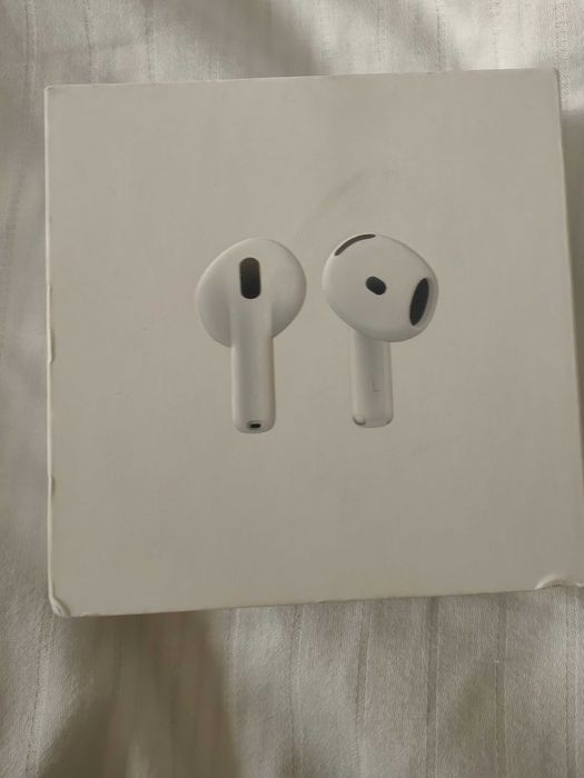 Căști  AirPods 4