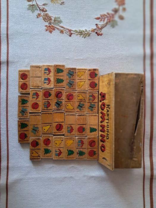 Старо картинно домино