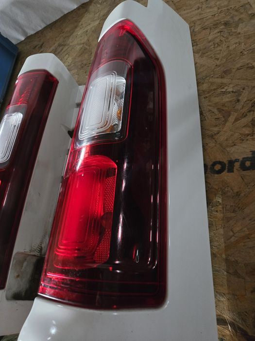 Lampa stop renault trafic an 2015 pret bucata