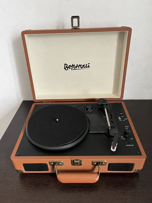 Виниловый проигрыватель верный