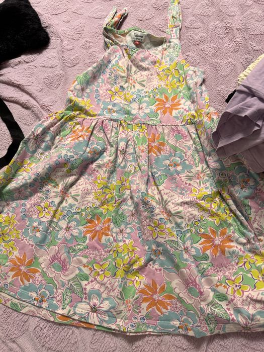 Вещи на девочку размер 122-128 это  -7-8 лет