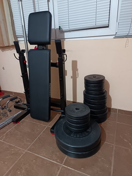 Продавам лежанка с лостове и тежести