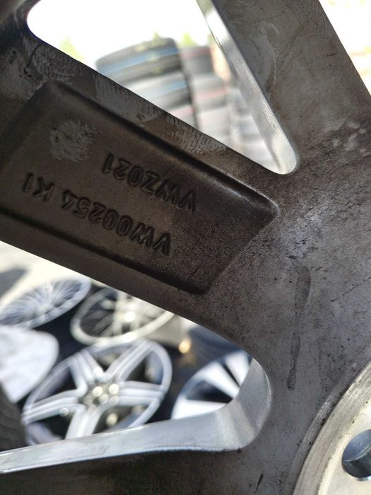 Jante Volkswagen Passat B8 B9 Anvelope Iarna Pirelli 215 55 17