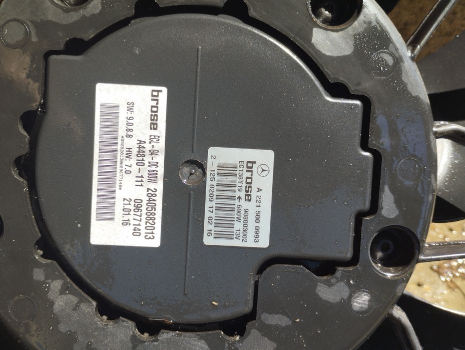 Перка за радиатор на Мерцедес w221