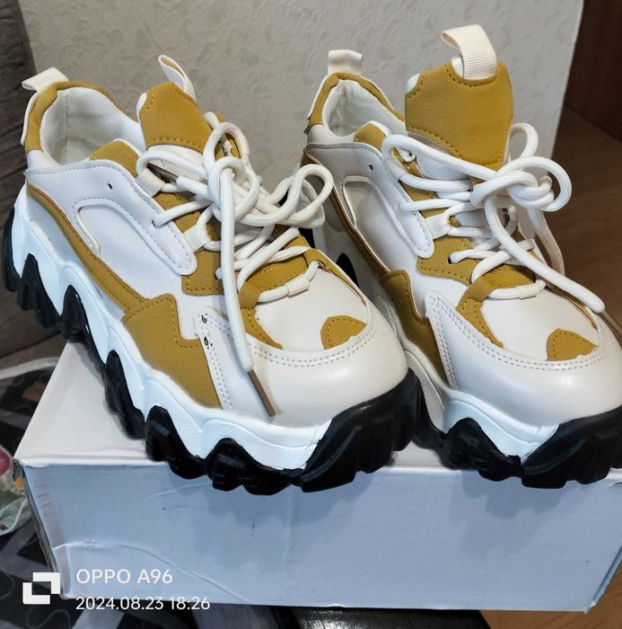 Кроссовки новые!