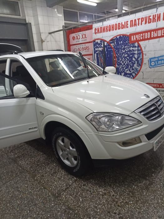 Продам саньонг кайрон корейский автомобиль