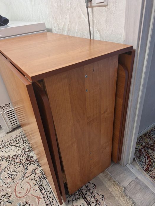 Продам стол книжка