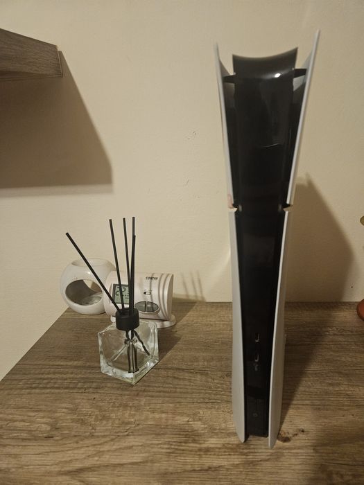 PlayStation 5 Digital Edition 1Tb + Controller in stare perfecta de funcționare