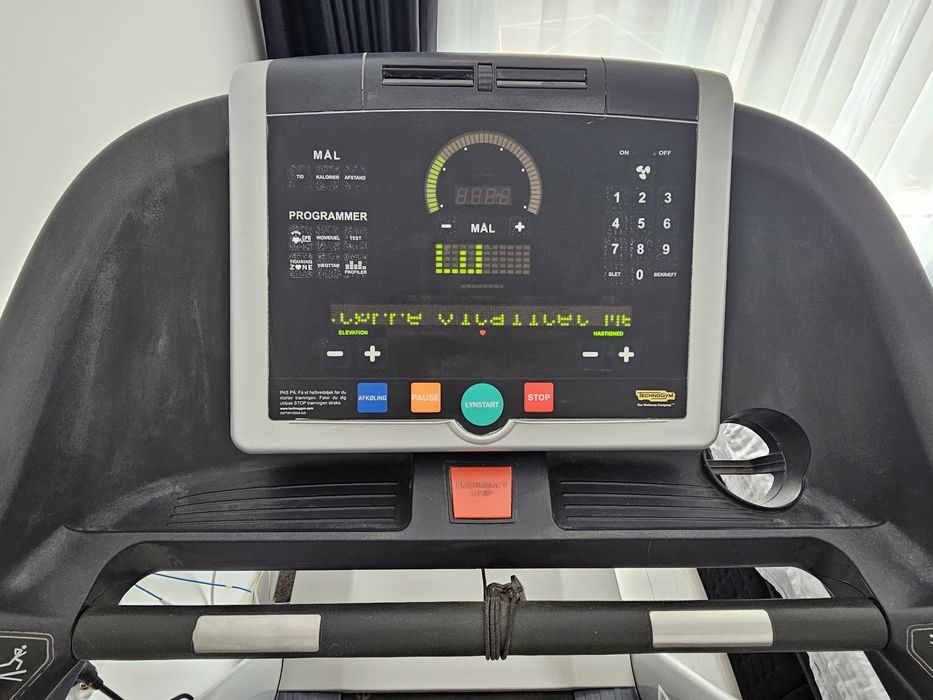 Рециклирана бягаща пътека Technogym Excite Run 900, LED дисплей
