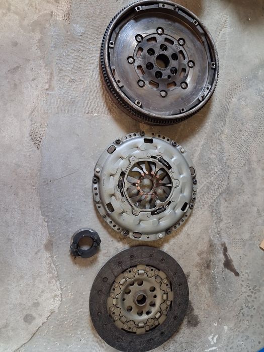 Kit ambreiaj Luk volanta 1.9 TDI  VW Jetta, Golf 5,Skoda