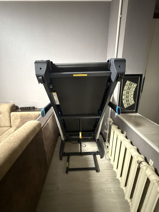 Продам. Беговая дорожка Life Gym 550