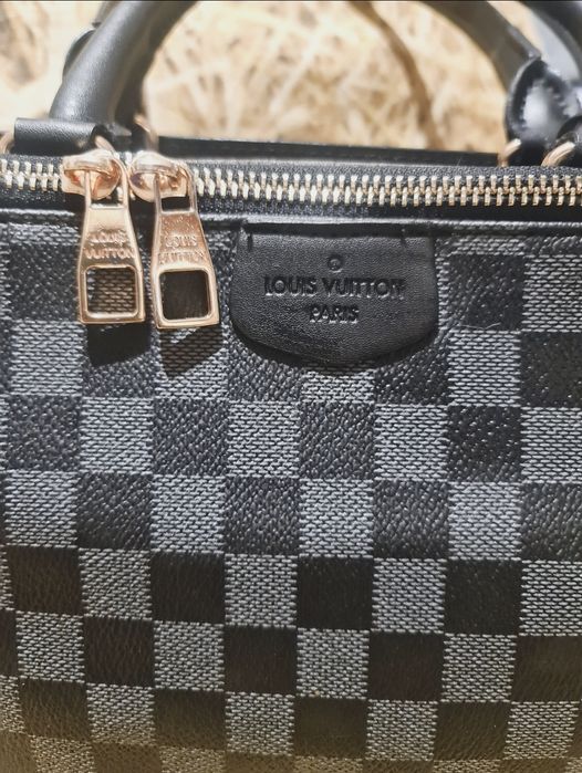 Луксозна дамска чанта Louis Vuitton от качествена изкуствена кожа.Нова