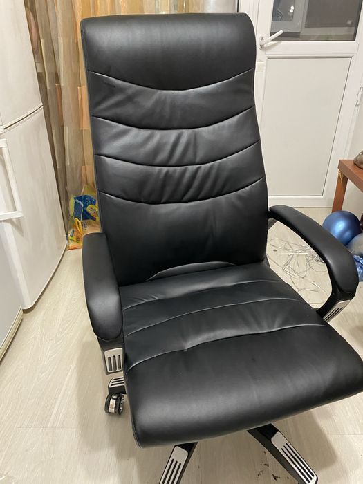 Оффисное кожаное кресло